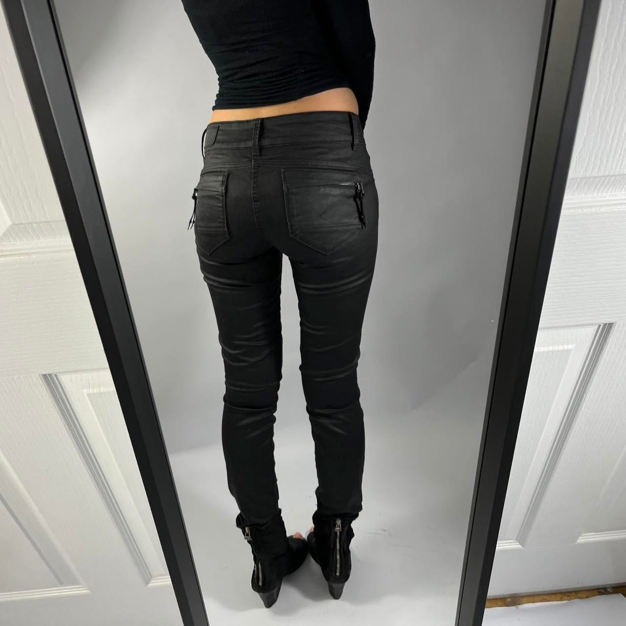 VINTAGE LOW RISE JEANS SIZE 28