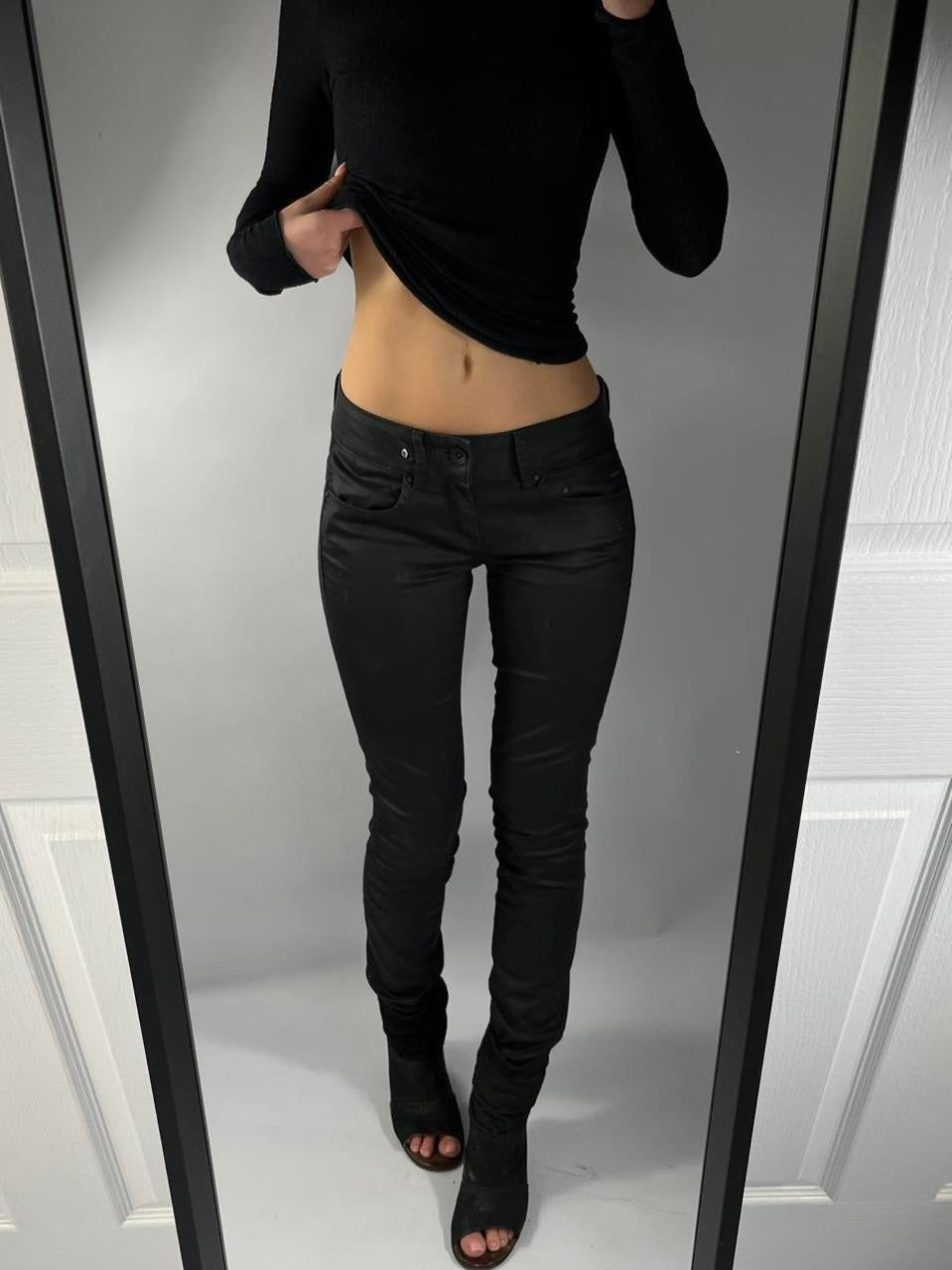 VINTAGE LOW RISE JEANS SIZE 26