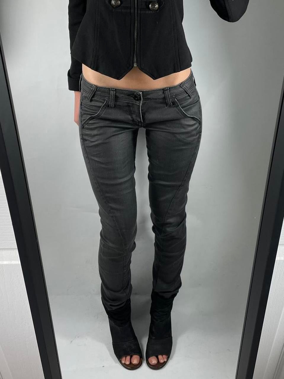 VINTAGE GUESS ROCKET LOW RISE JEANS SIZE 24
