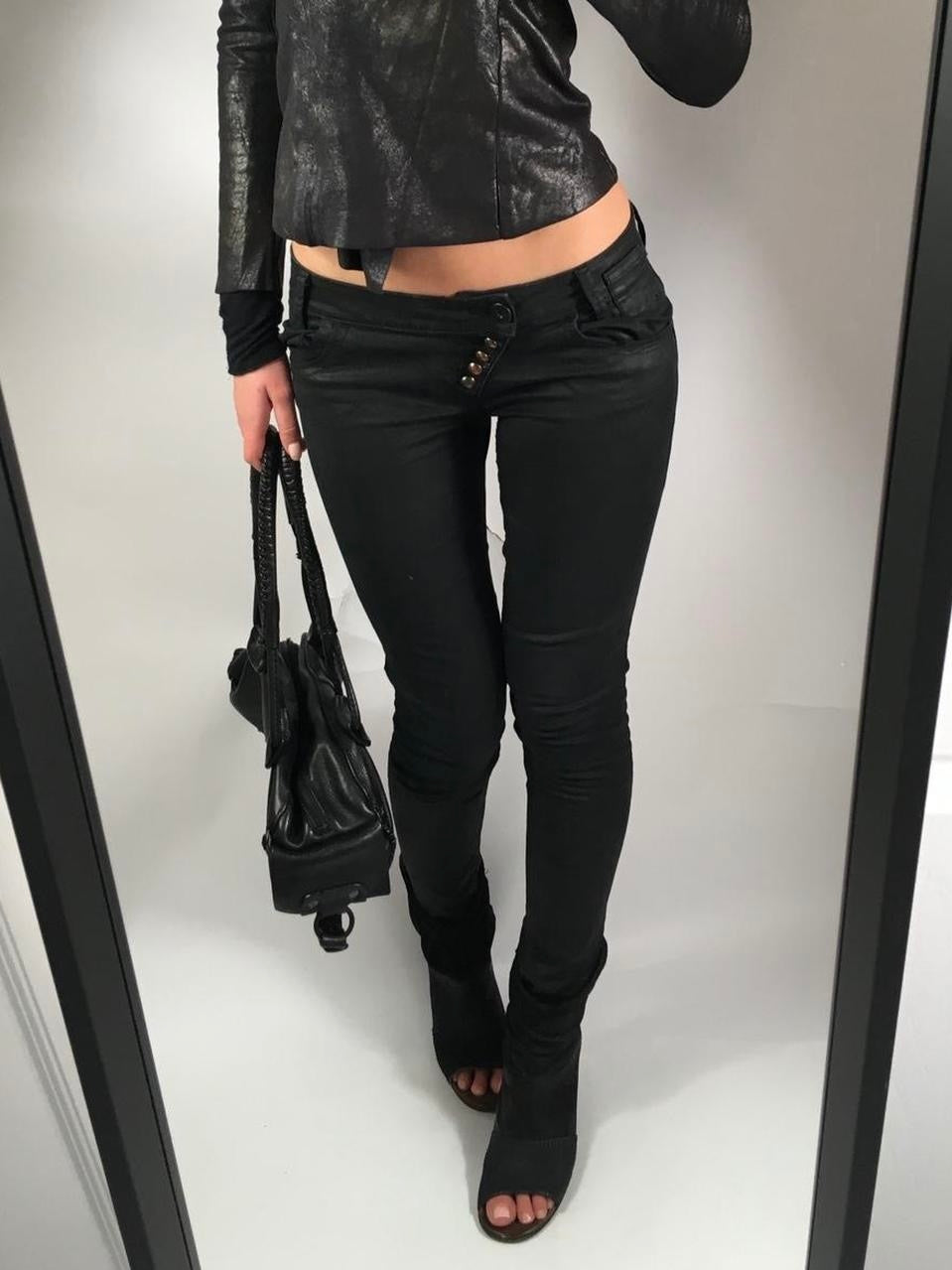 VINTAGE ULTRA LOW RISE JEANS SIZE 27