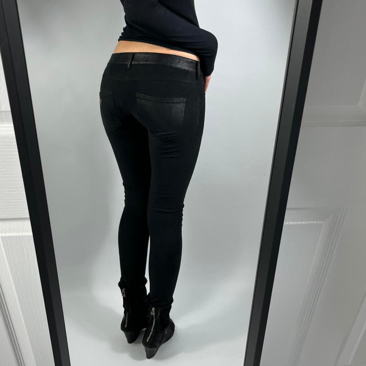 VINTAGE 2004 GUESS LOW RISE JEANS SIZE 28