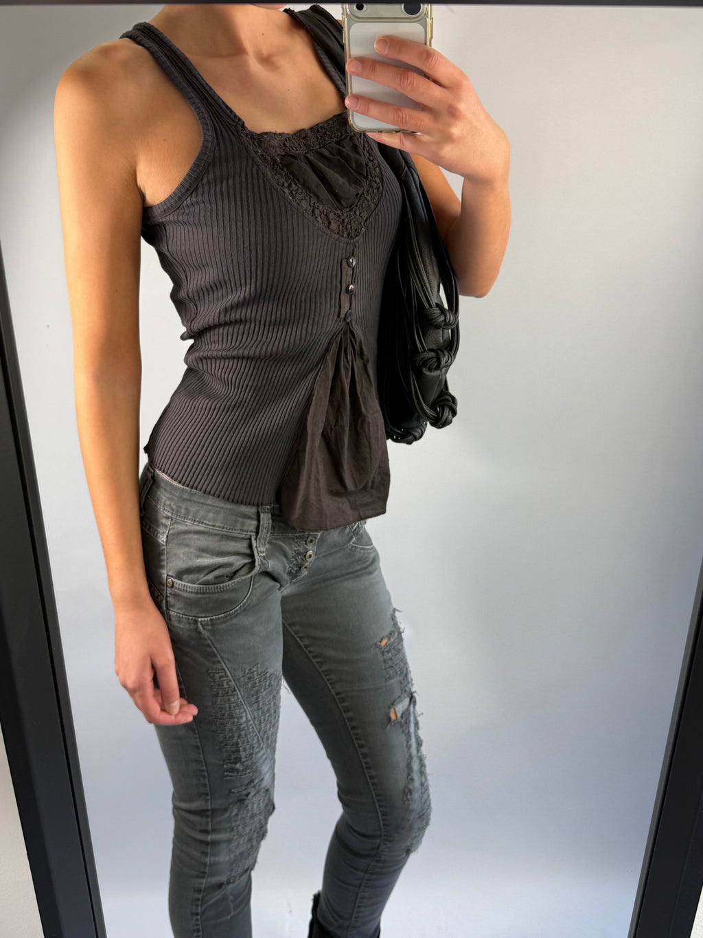 VINTAGE ULTRA LOW RISE RIPPED JEANS