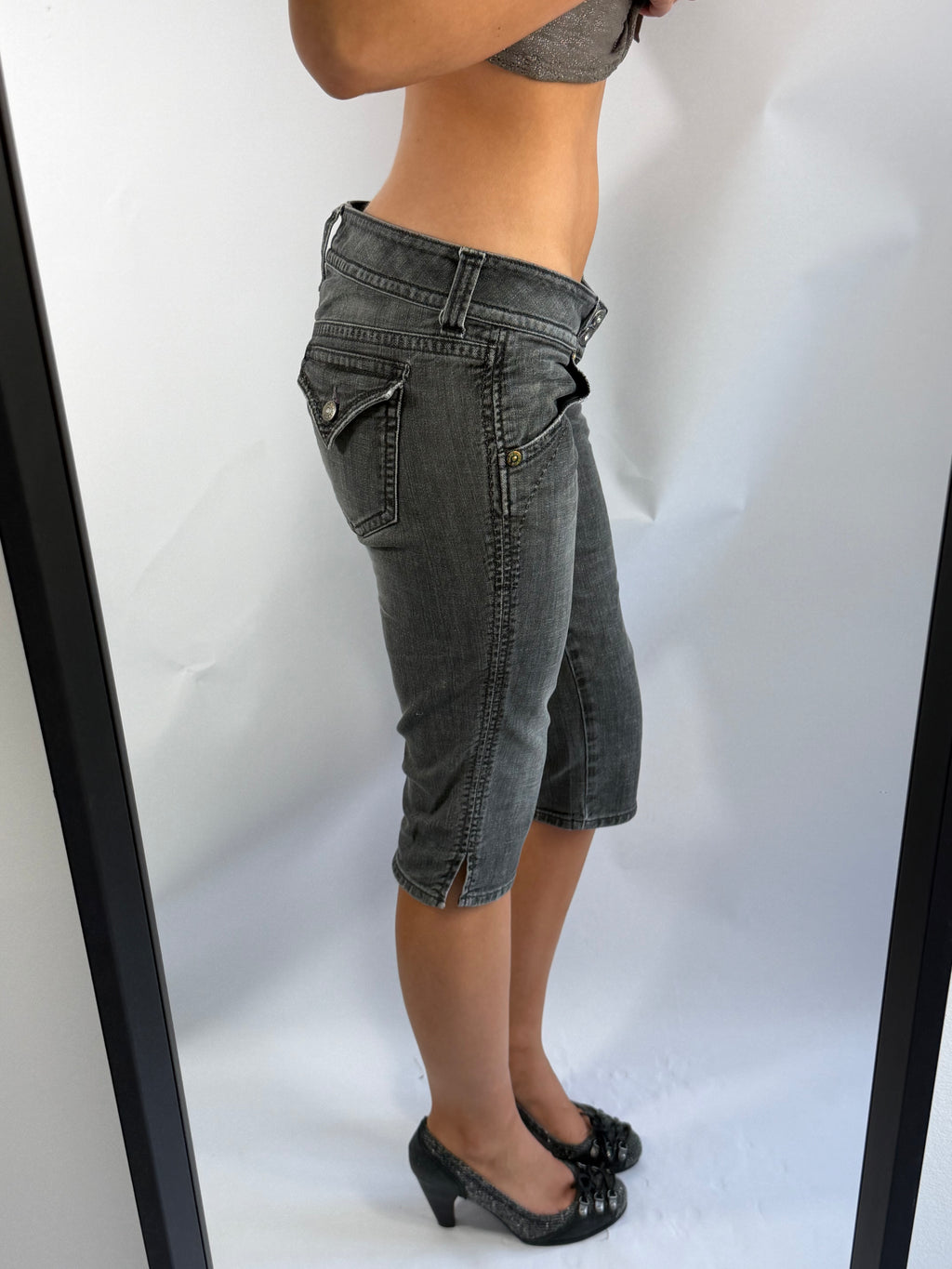 VINTAGE GUESS LOW RISE CAPRI PANTS