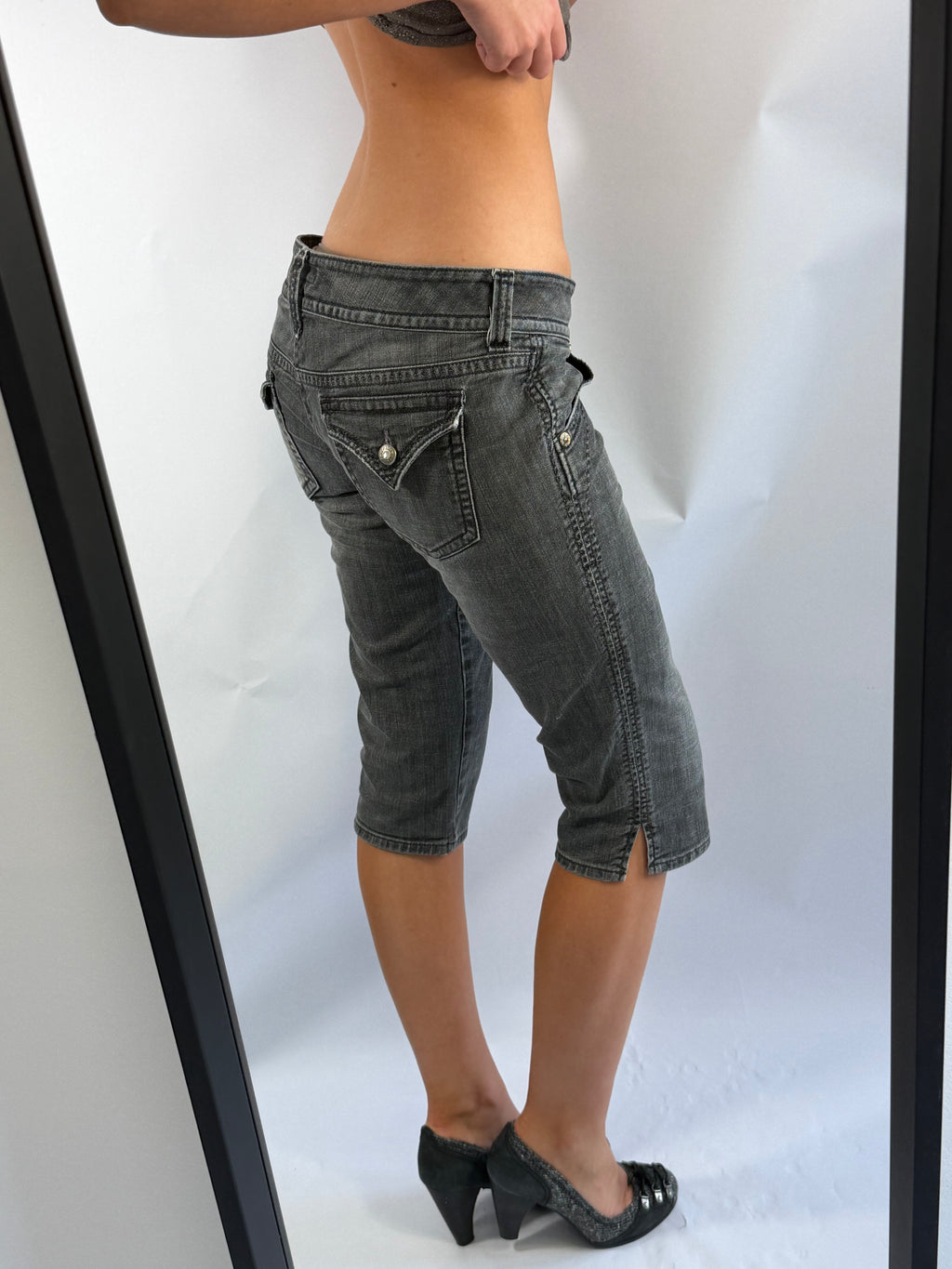 VINTAGE GUESS LOW RISE CAPRI PANTS