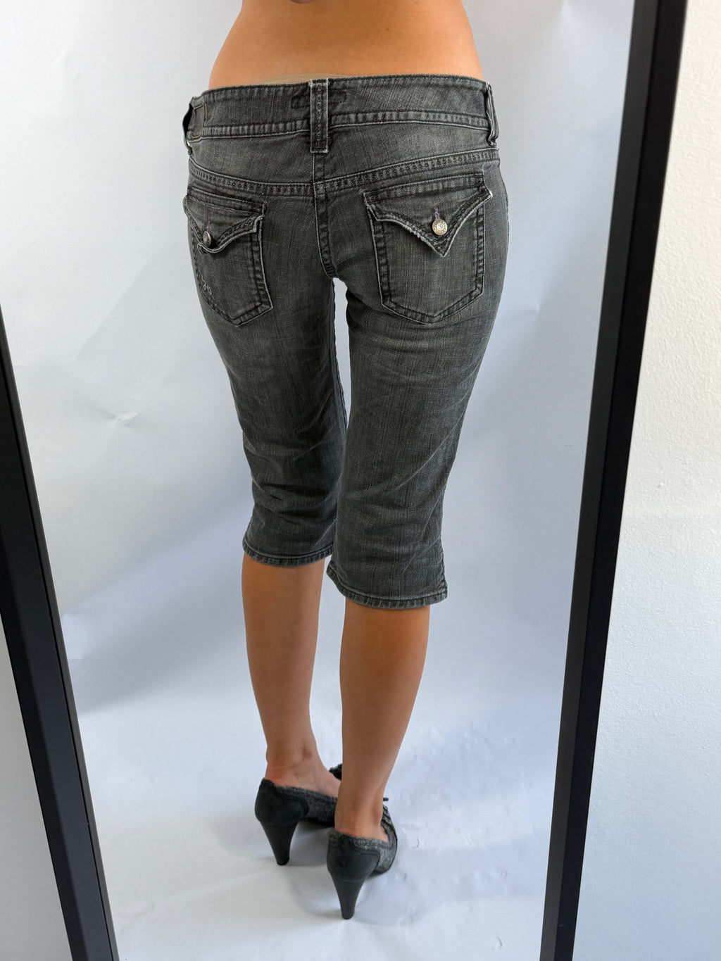 VINTAGE GUESS LOW RISE CAPRI PANTS