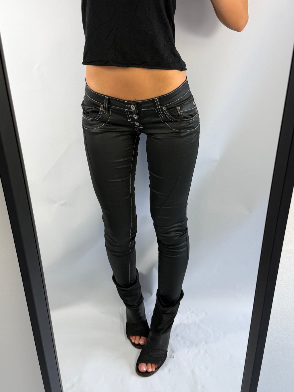 VINTAGE ULTRA LOW RISE JEANS