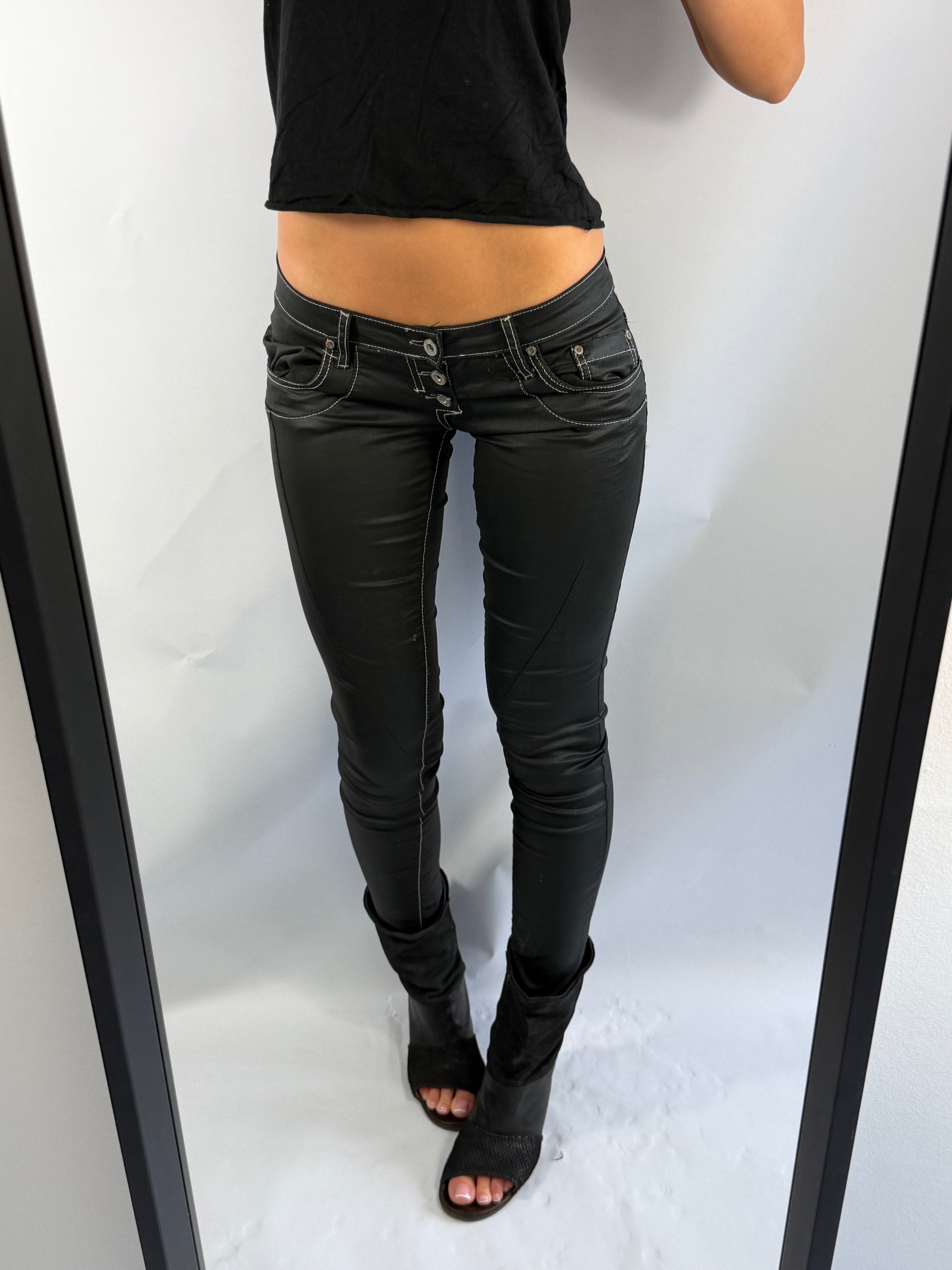 VINTAGE ULTRA LOW RISE JEANS