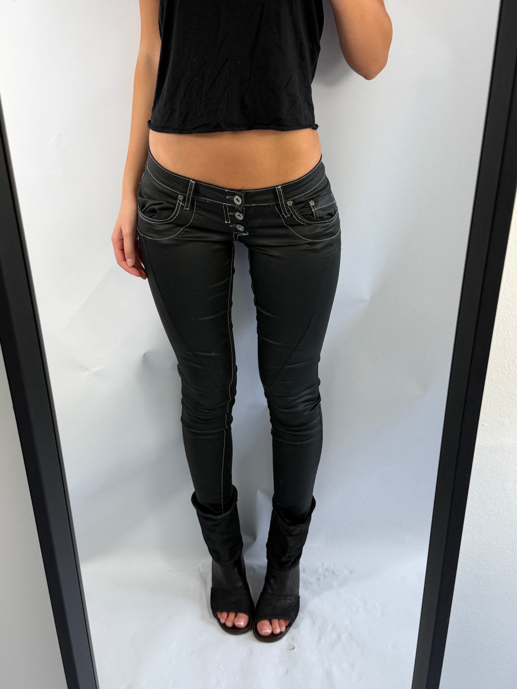VINTAGE ULTRA LOW RISE JEANS