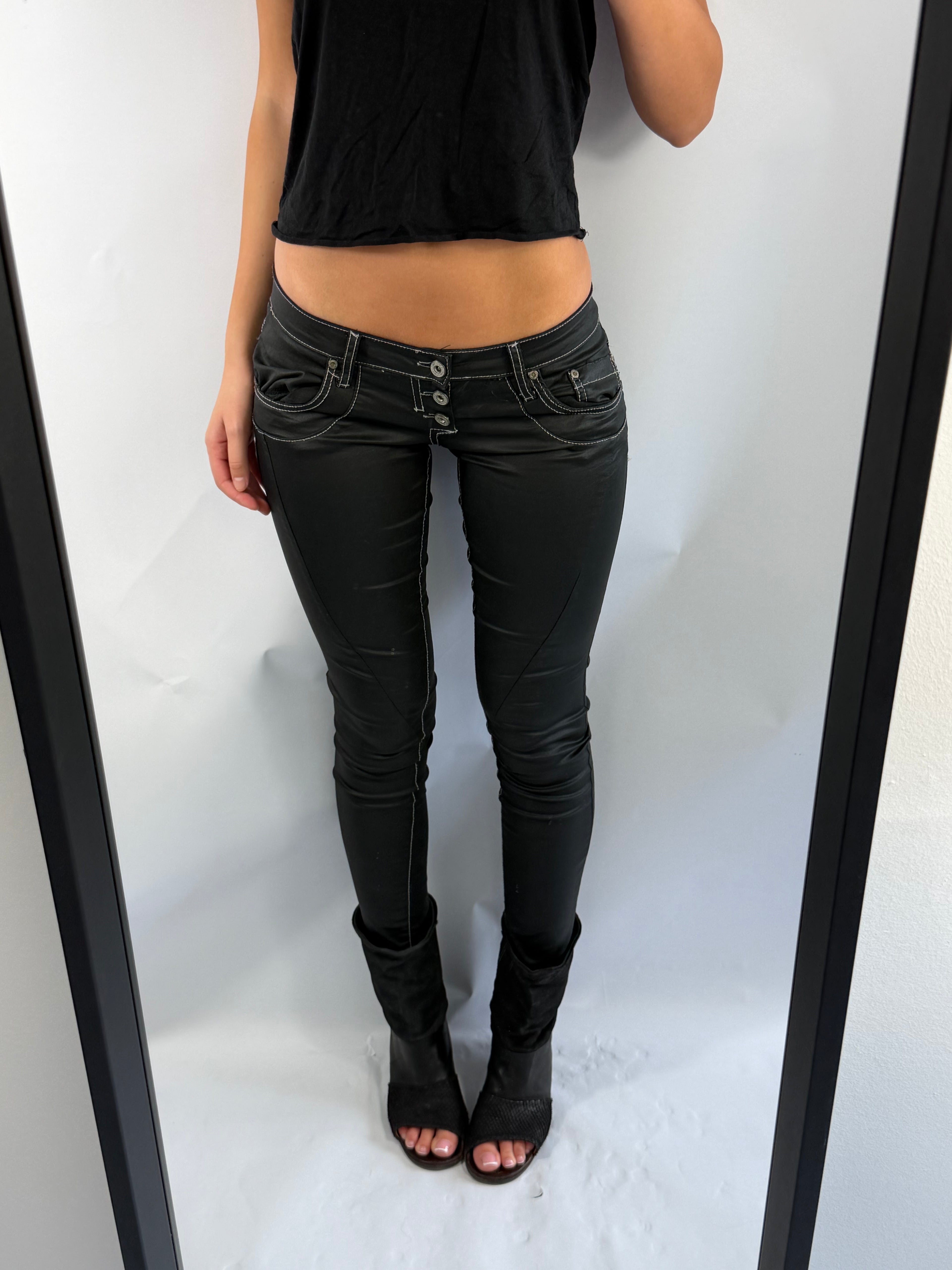 VINTAGE ULTRA LOW RISE JEANS