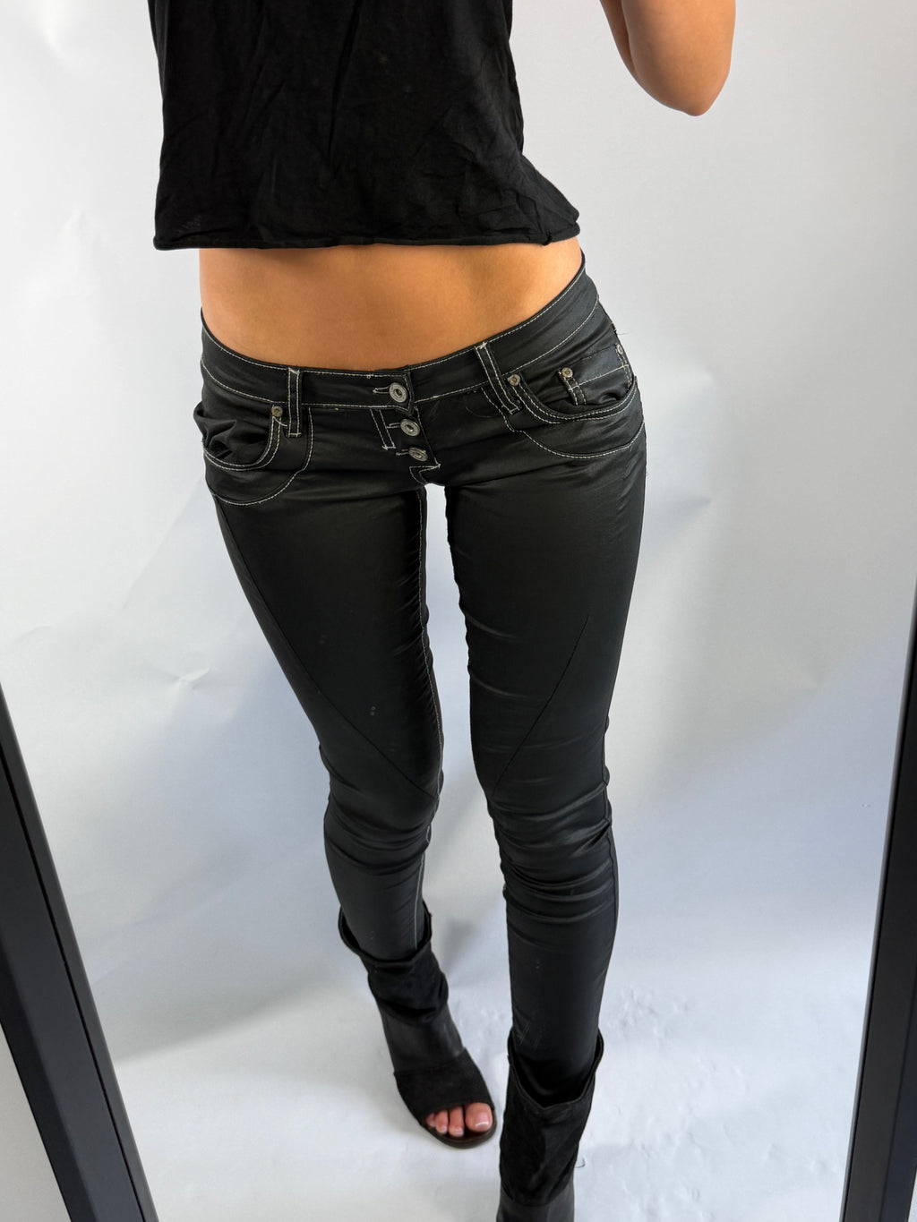VINTAGE ULTRA LOW RISE JEANS