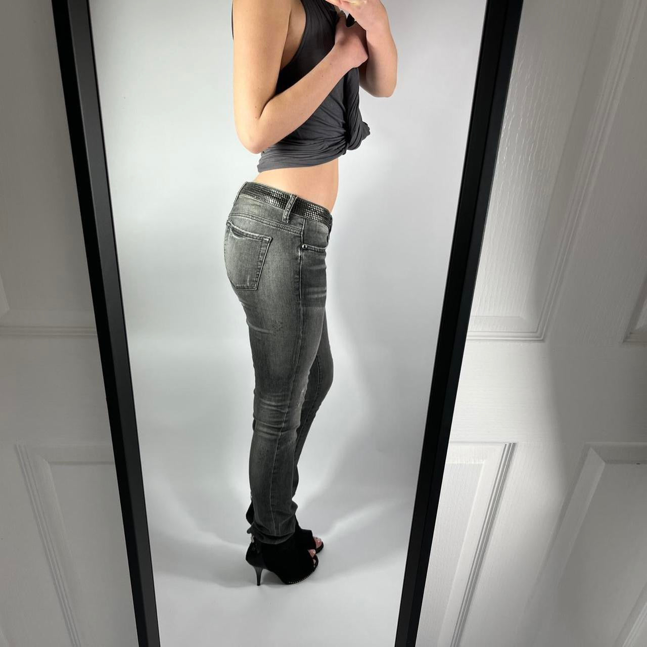 VINTAGE 2004 GUESS LOW RISE JEANS SIZE 27