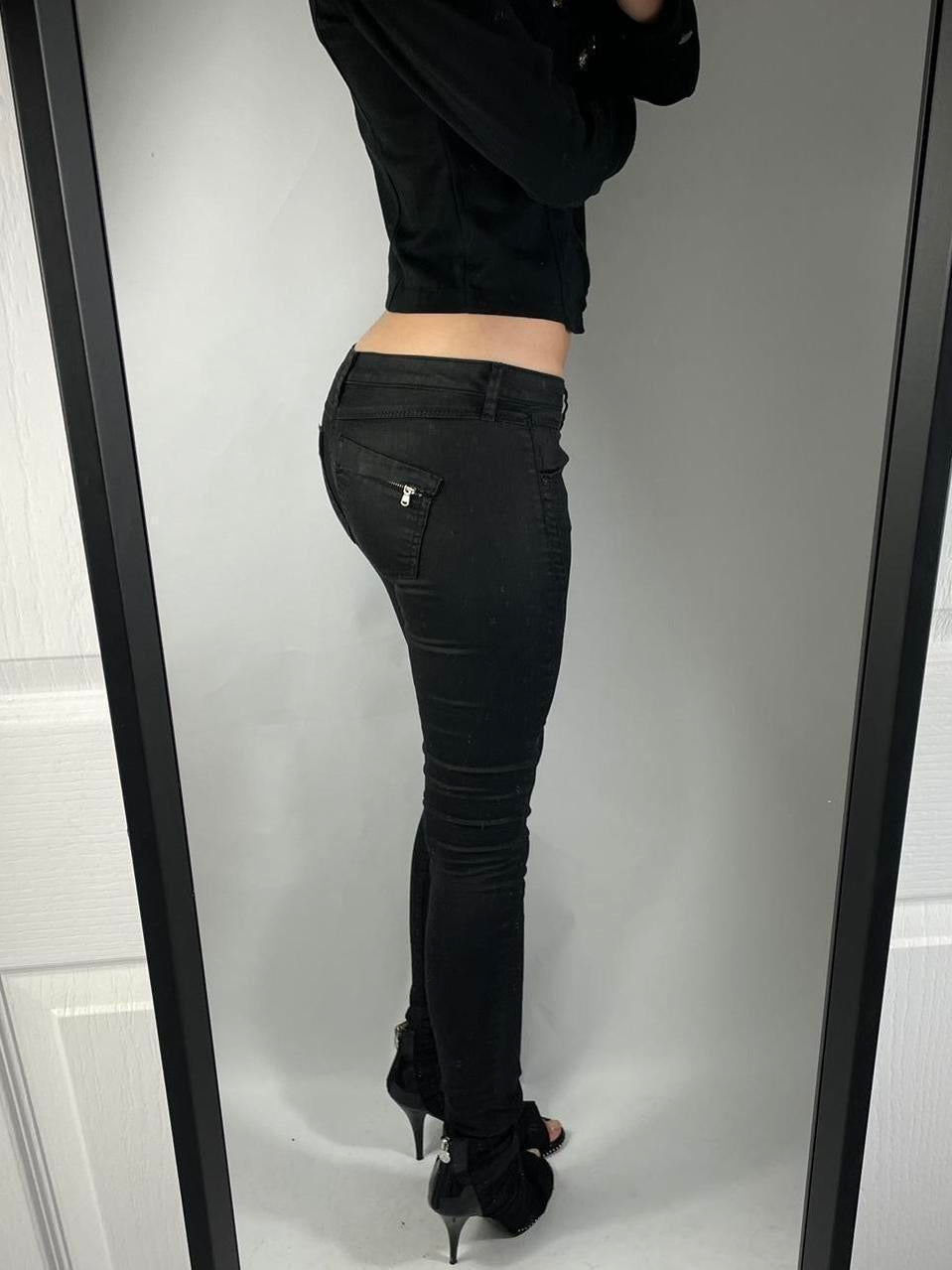 VINTAGE 2004 GUESS LOW RISE JEANS SIZE 30