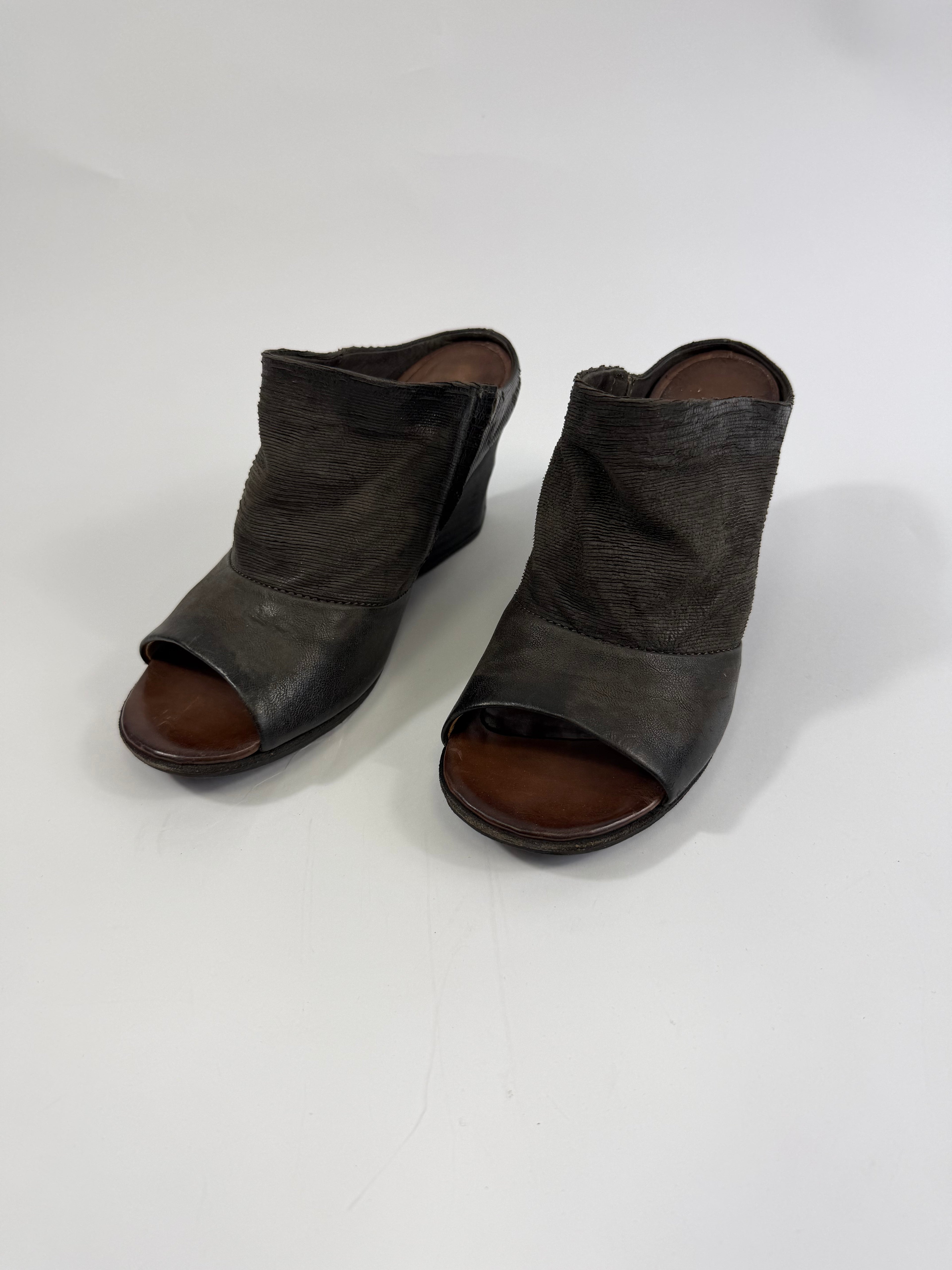 VINTAGE AS98 HEELS EU35