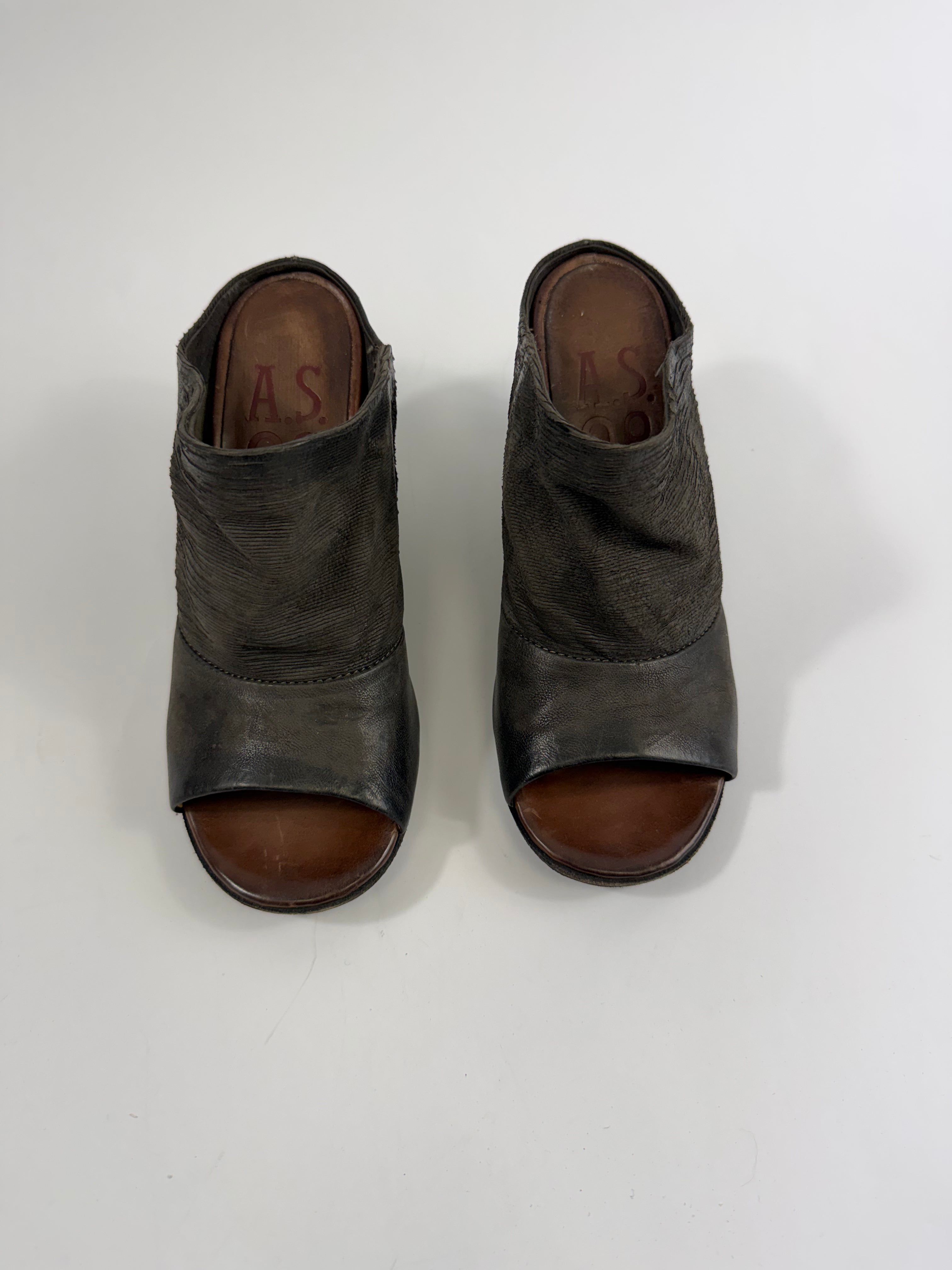 VINTAGE AS98 HEELS EU35