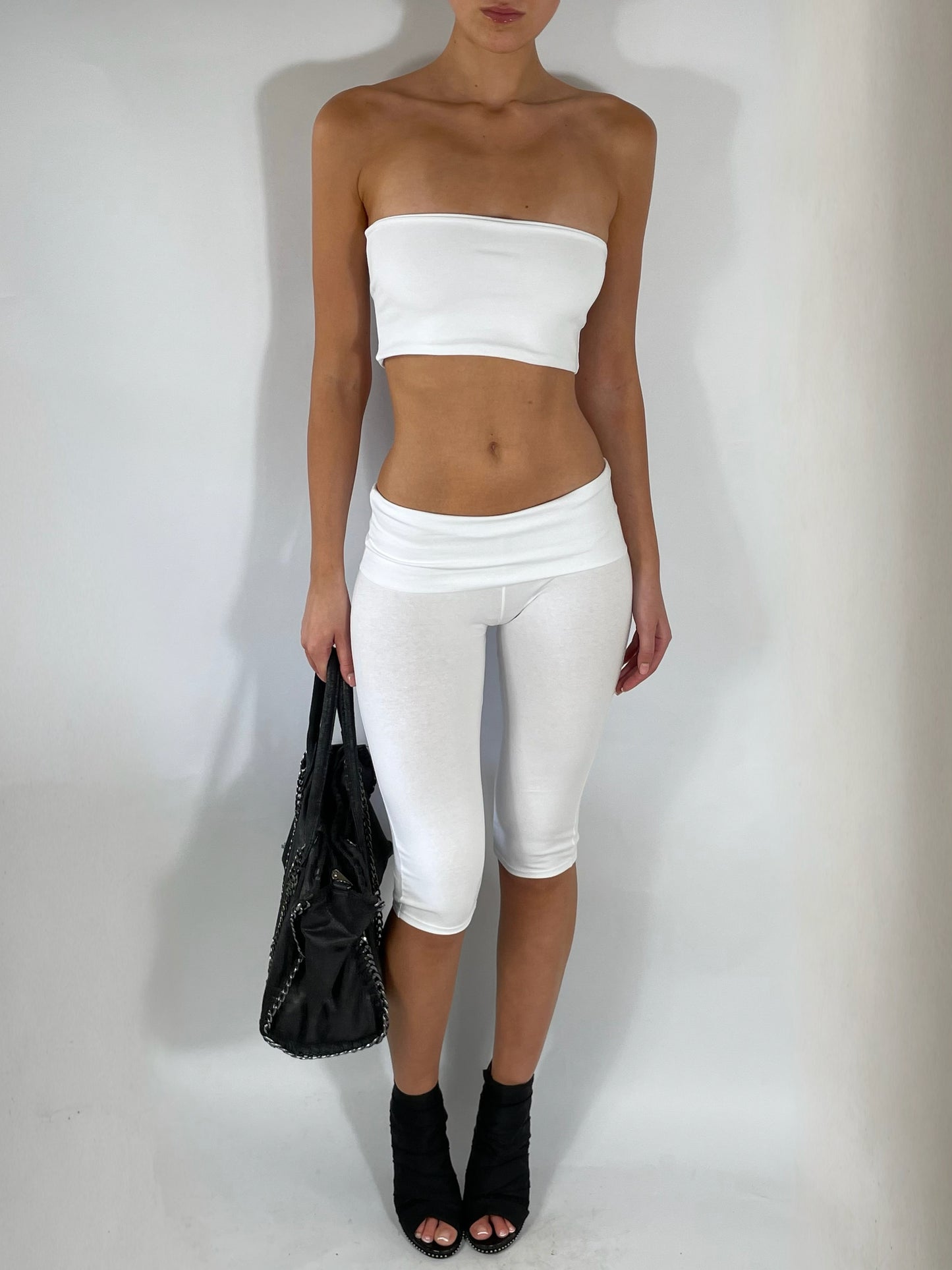 WHITE CAPRI PANTS
