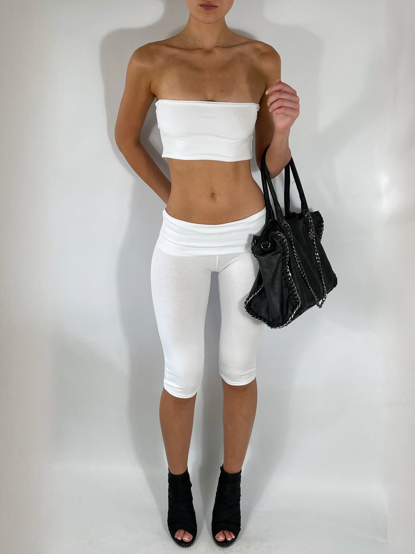 WHITE CAPRI PANTS