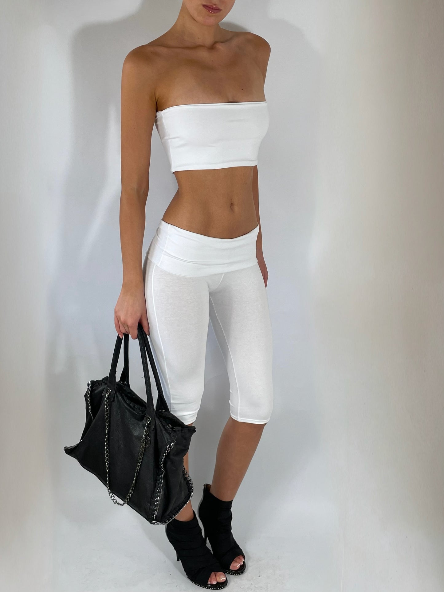 WHITE CAPRI PANTS