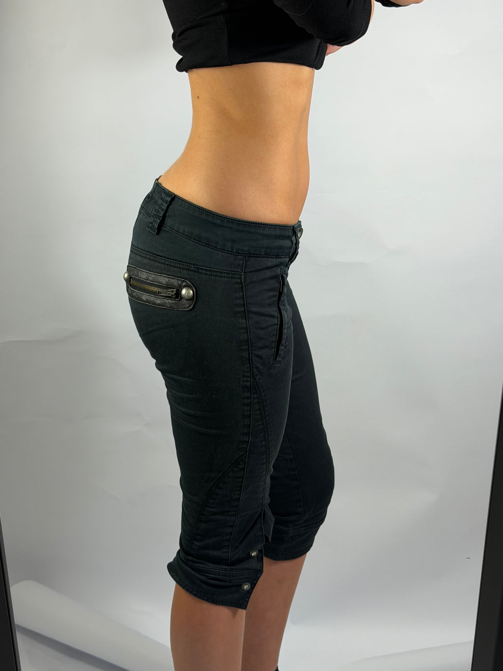 VINTAGE GUESS LOW RISE CAPRI PANTS