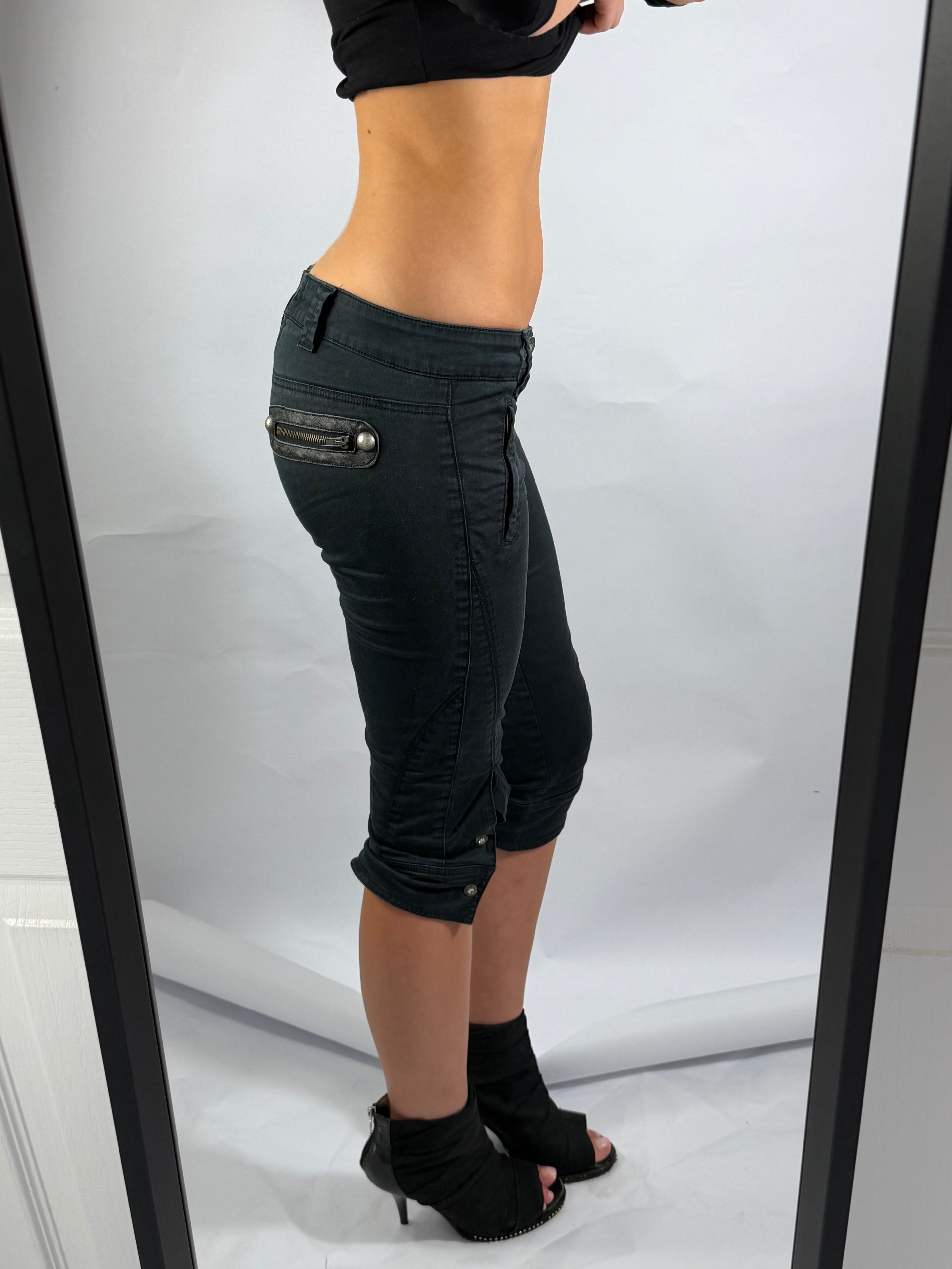 VINTAGE GUESS LOW RISE CAPRI PANTS