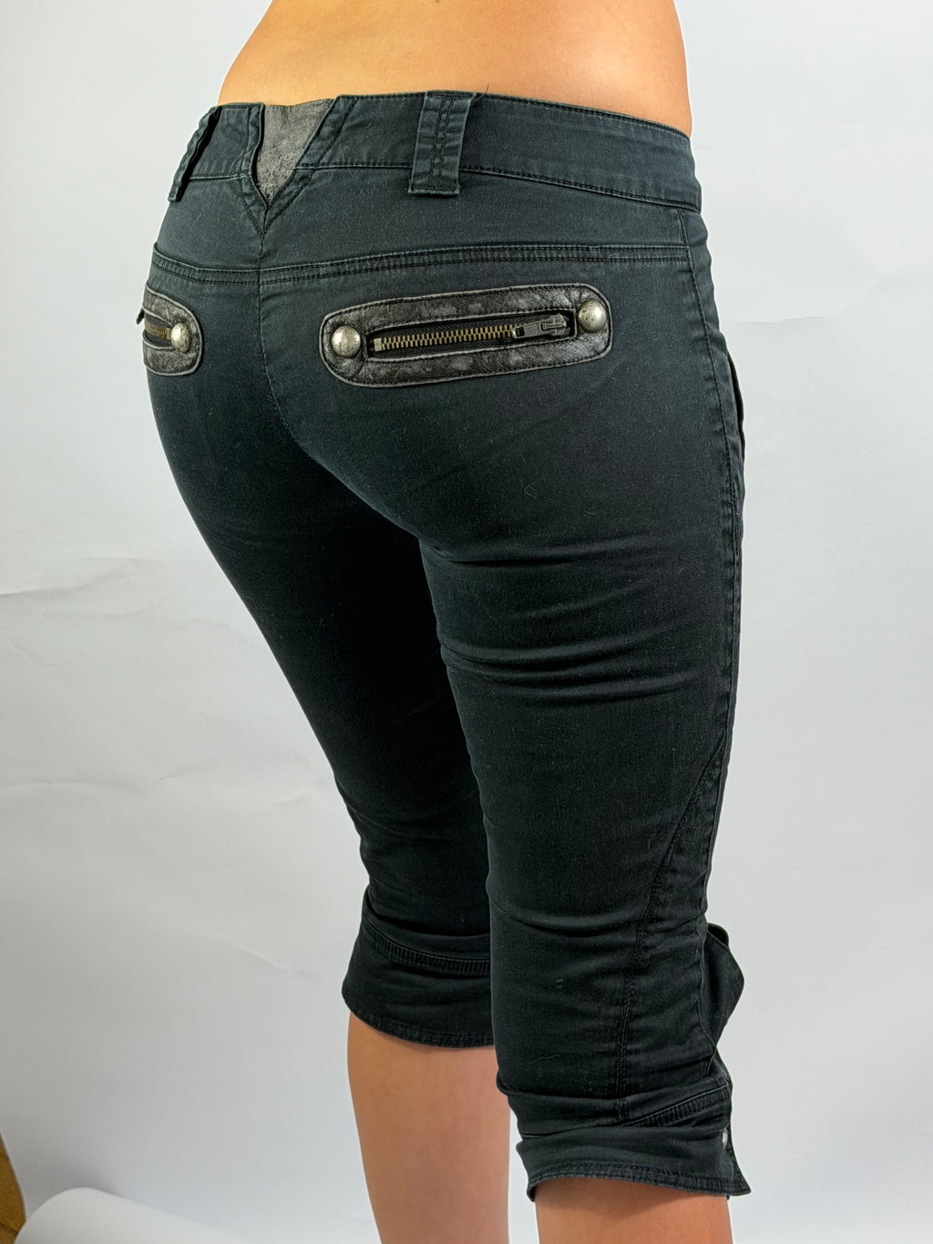 VINTAGE GUESS LOW RISE CAPRI PANTS
