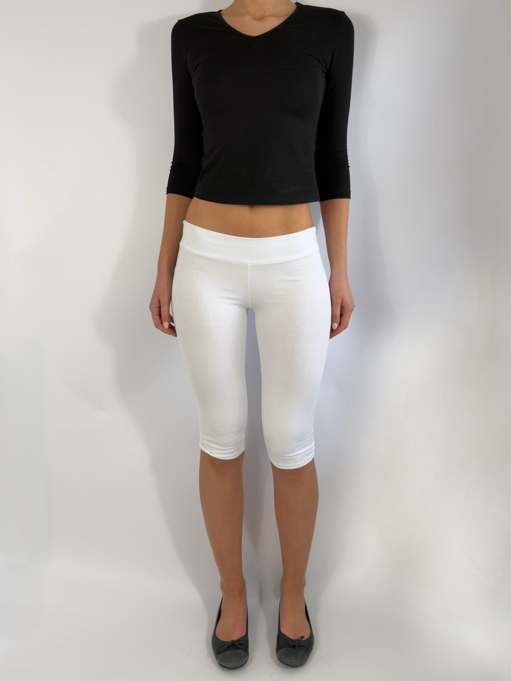 ULTRA LOW RISE CAPRI PANTS IN WHITE