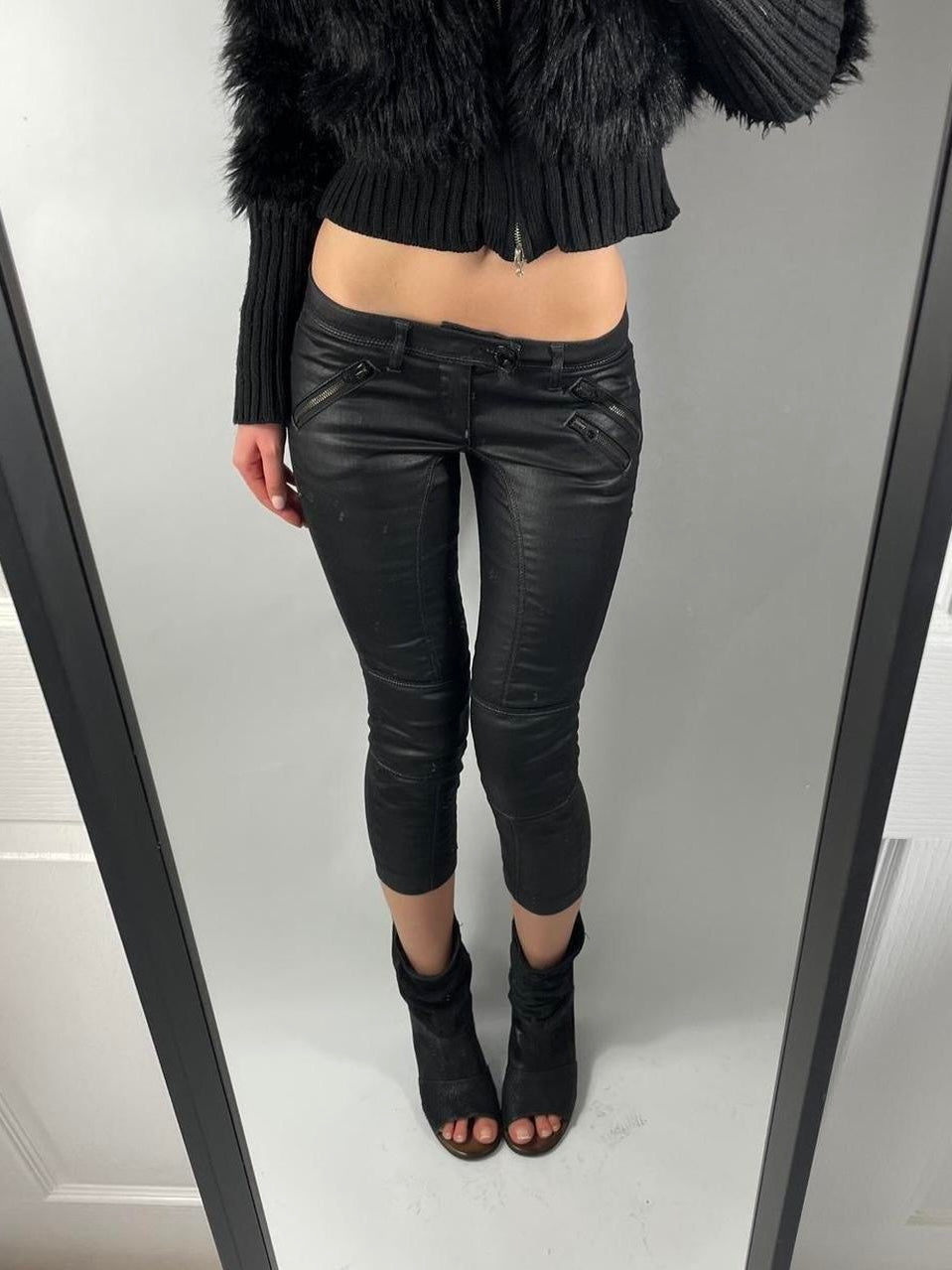 VINTAGE 2004 GUESS LOW RISE CAPRI PANTS