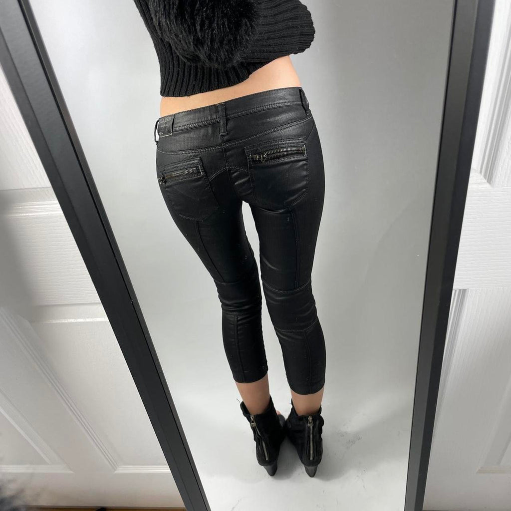 VINTAGE 2004 GUESS LOW RISE CAPRI PANTS