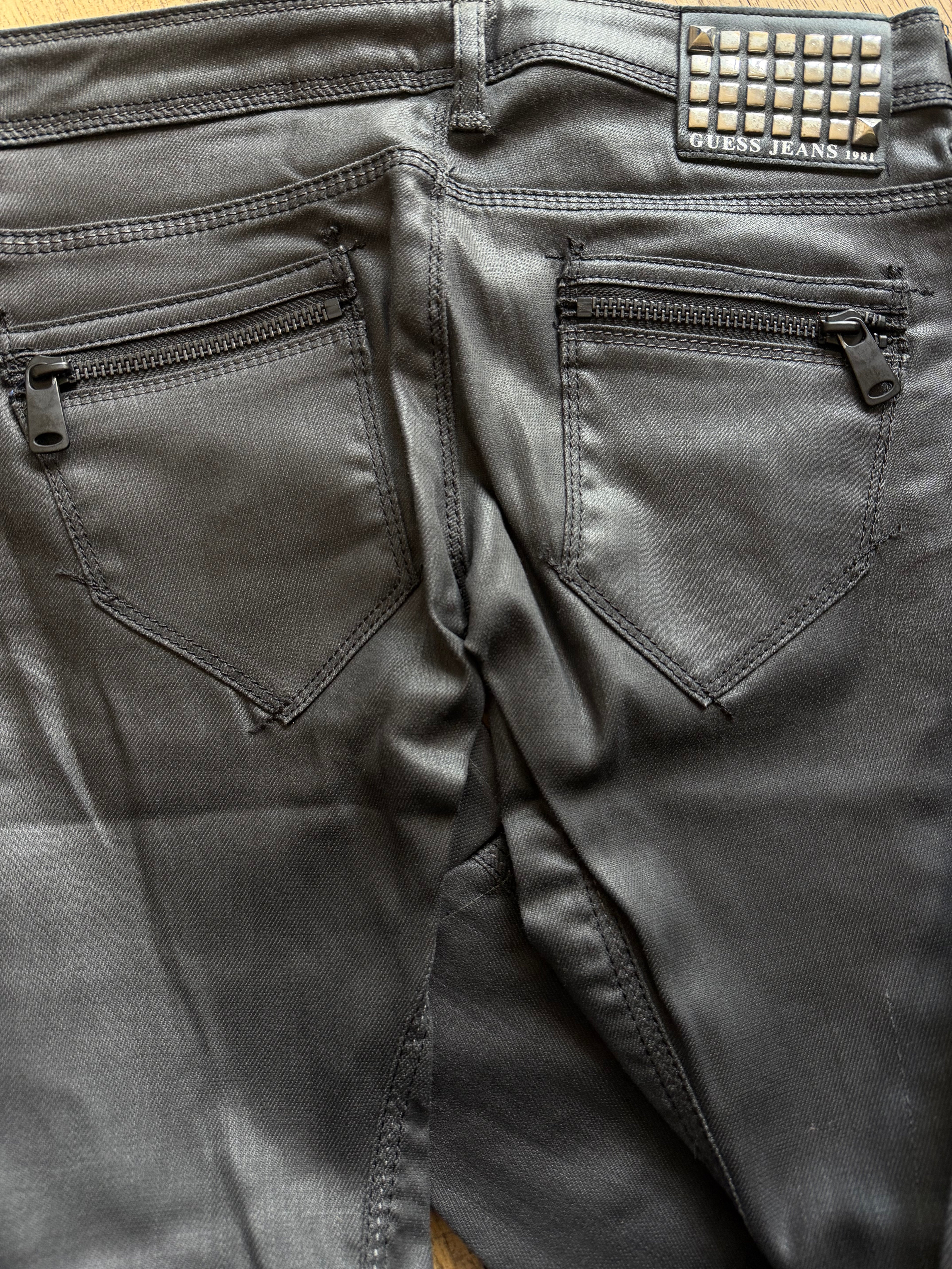 VINTAGE 2004 GUESS LOW RISE JEANS SIZE 28