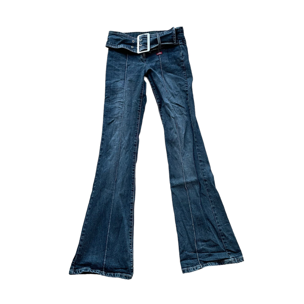 LOW RISE BELTED JEANS