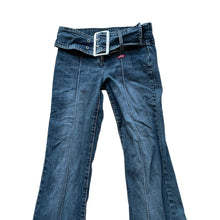 Load image into Gallery viewer, LOW RISE BELTED JEANS
