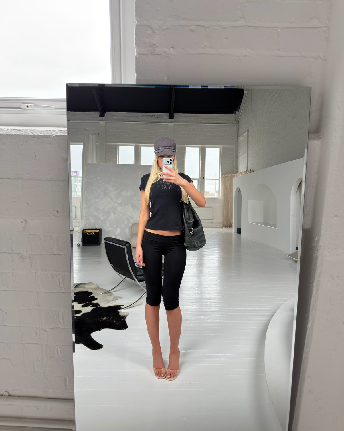 ULTRA LOW RISE CAPRI PANTS IN BLACK